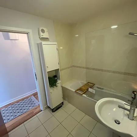 Newly Renovated D4 2bd The Aviva & Docklands * Dublino