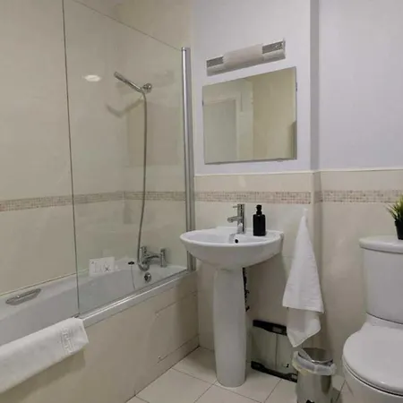 Newly Renovated D4 2bd The Aviva & Docklands Dublin